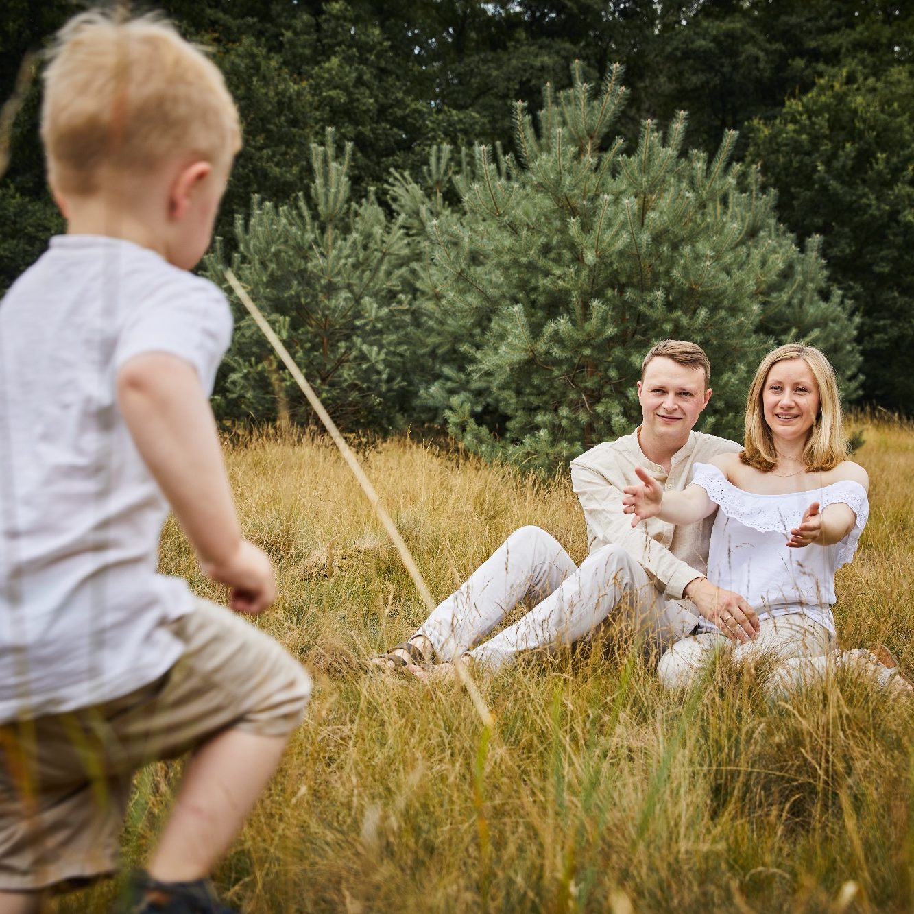 Familienfotoshooting mit Eltern und Kind im Teutoburger Wald